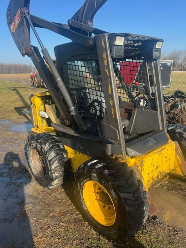 Image of New Holland L185 equipment image 2