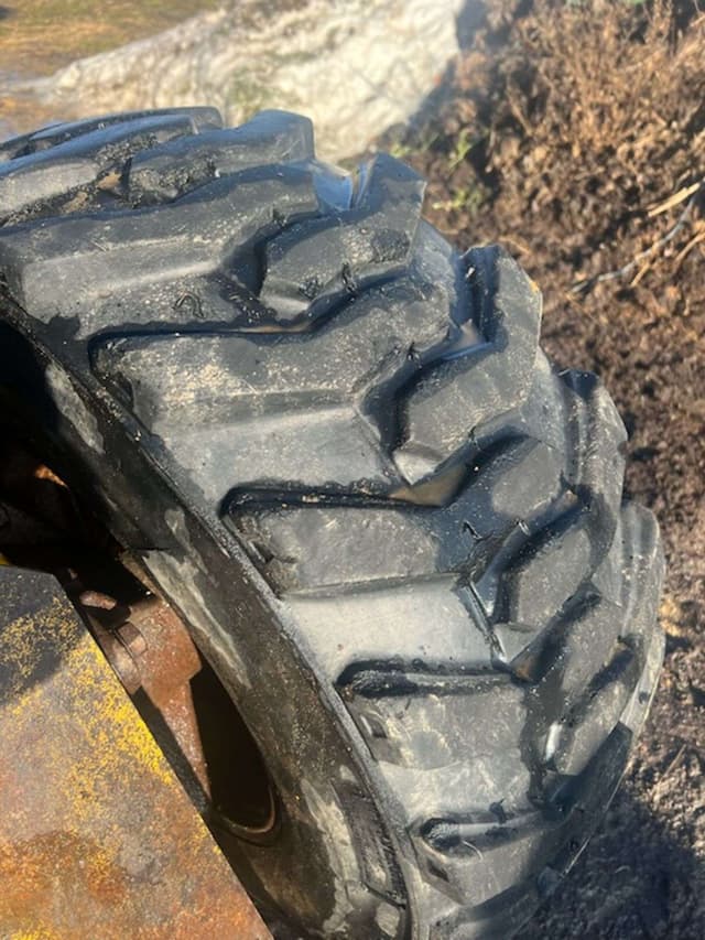 Image of New Holland L185 equipment image 4