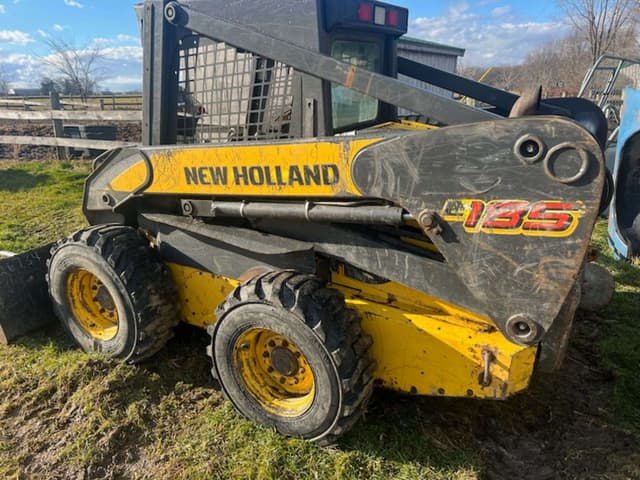 Image of New Holland L185 equipment image 1