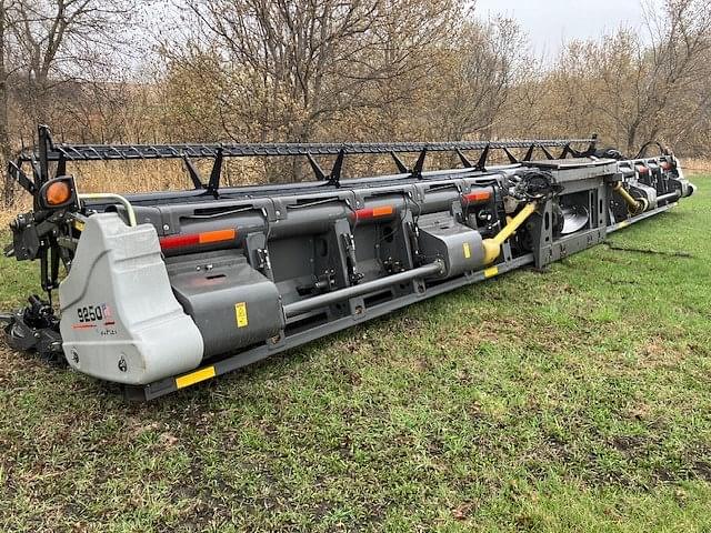 Image of Gleaner 9250 equipment image 1