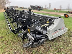2011 Gleaner 9250 Image