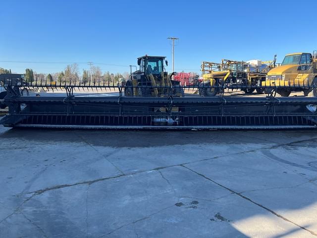 Image of Gleaner 9255 equipment image 4