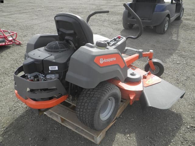 Image of Husqvarna Z254F equipment image 4