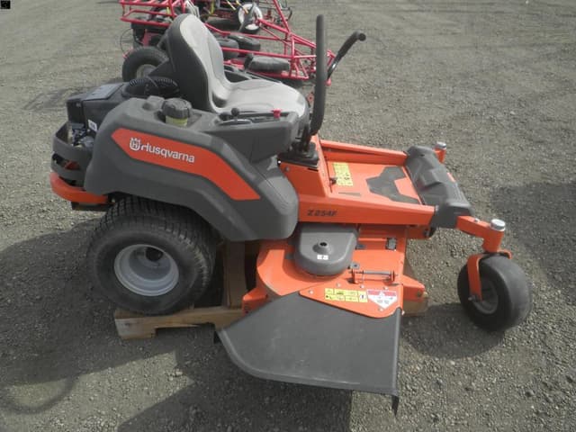Image of Husqvarna Z254F equipment image 3