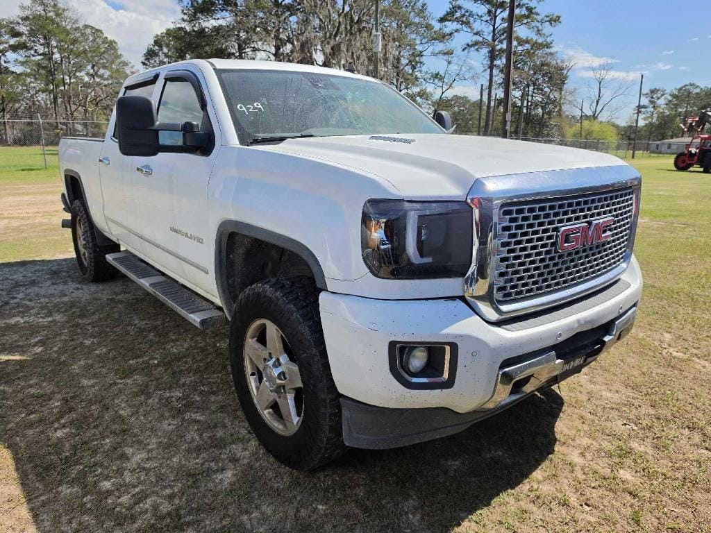 2015 GMC 2500 Equipment Image0