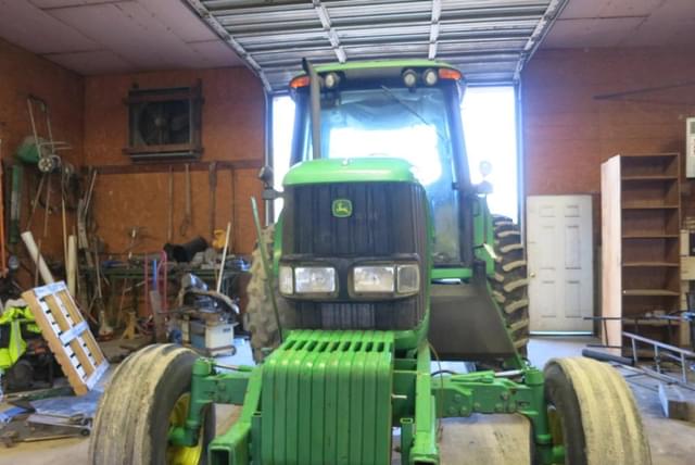 Image of John Deere 7220 equipment image 3
