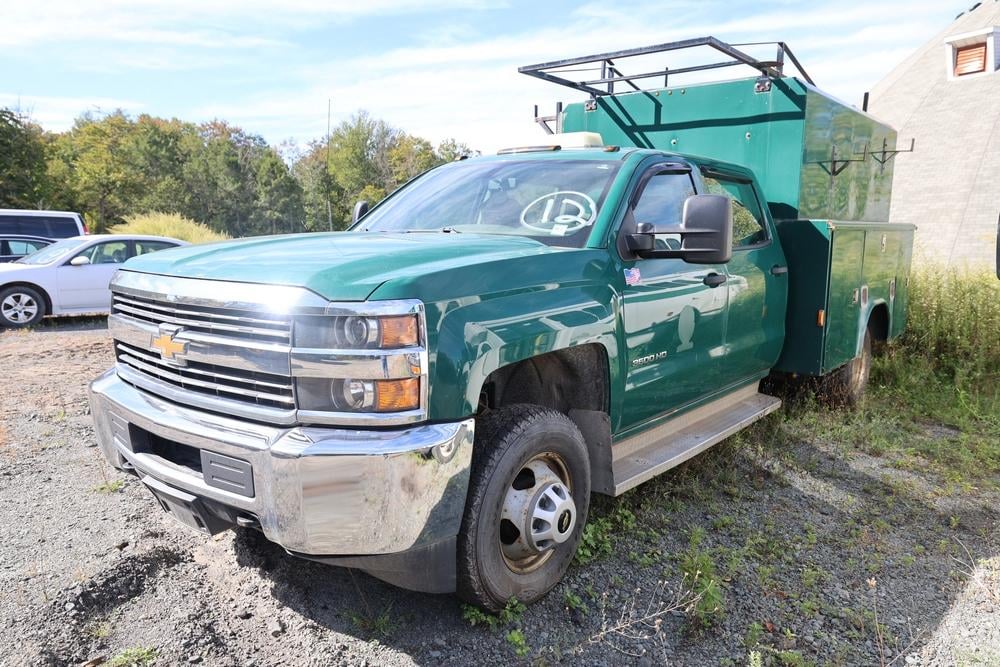 2015 Chevrolet 3500HD Equipment Image0