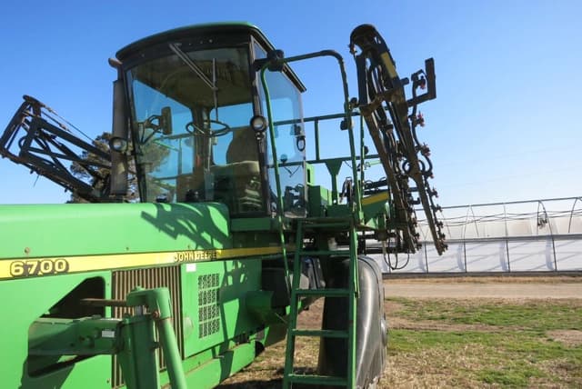 Image of John Deere 6700 equipment image 4