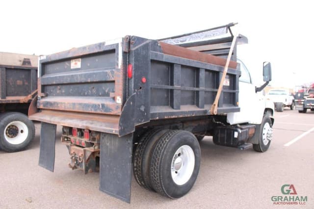 Image of GMC C7500 equipment image 2