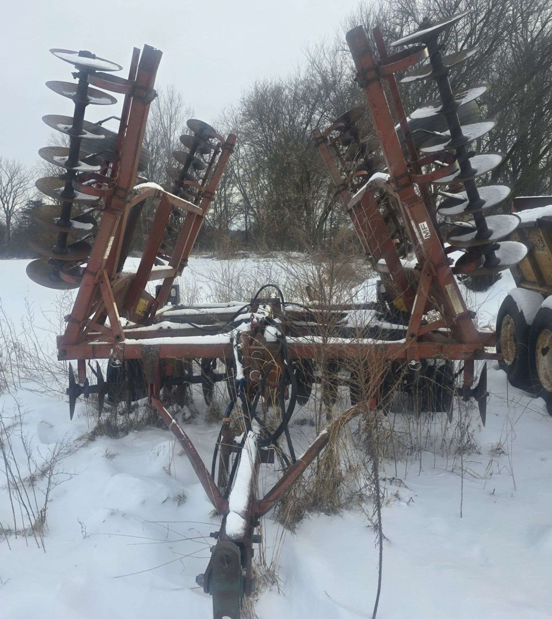 Massey Ferguson 820 Equipment Image0