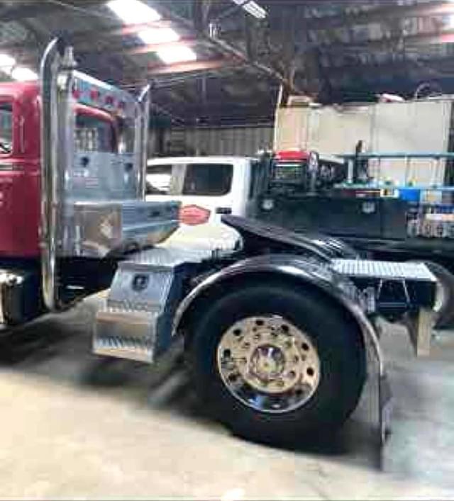 Image of Diamond T 662 equipment image 2