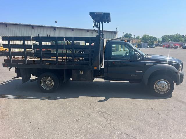 Image of Ford F-550 equipment image 3