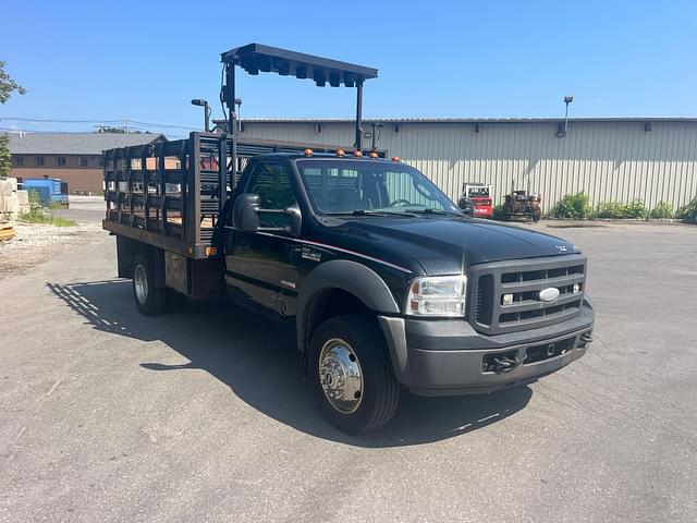 Image of Ford F-550 equipment image 2