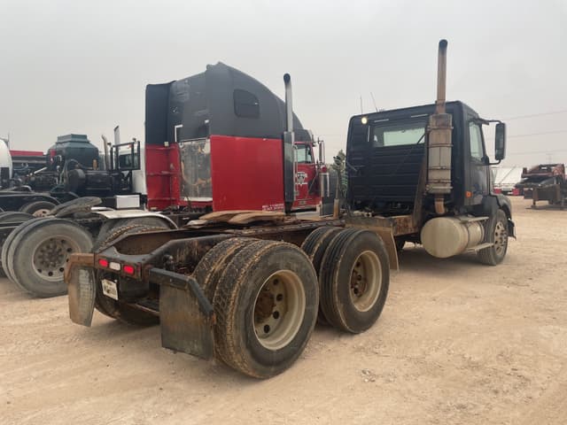 Image of Volvo VNL equipment image 4