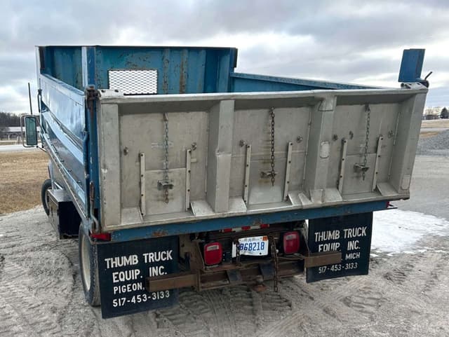 Image of Chevrolet 3500HD equipment image 2