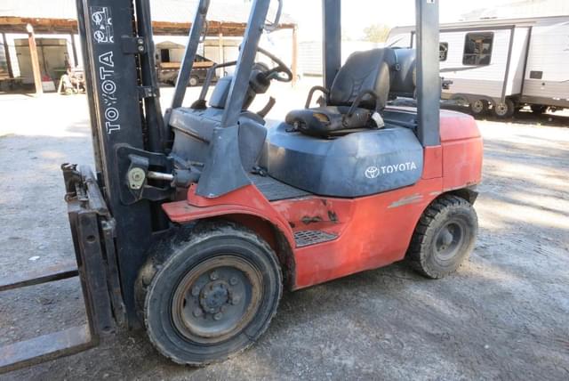 Image of Toyota 7FGU30 equipment image 1