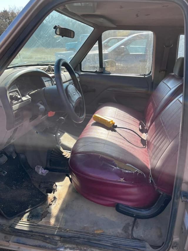 Image of Ford F-150 equipment image 2