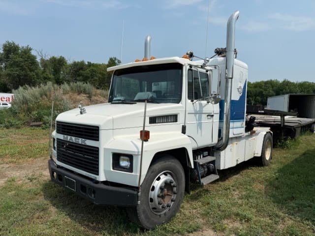 Image of Mack CS200P equipment image 1