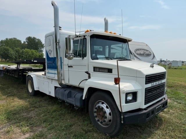 1993 Mack CS200P Equipment Image0