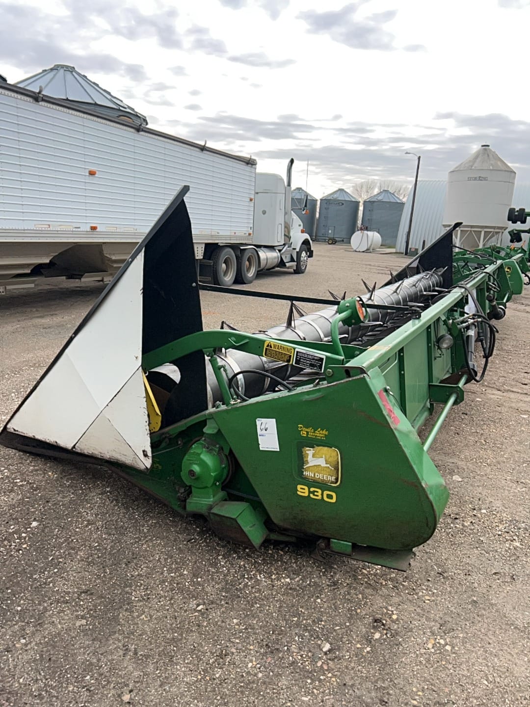 John Deere 930 Equipment Image0