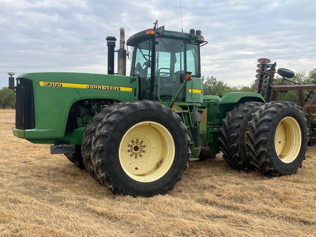 John Deere 9300 Equipment Image0