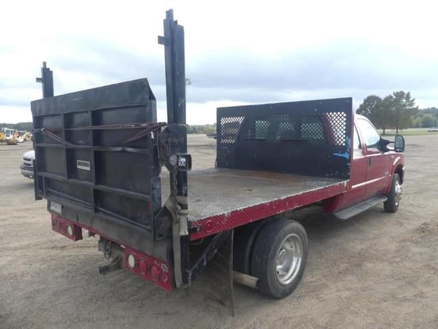 Image of Ford F-550 equipment image 2