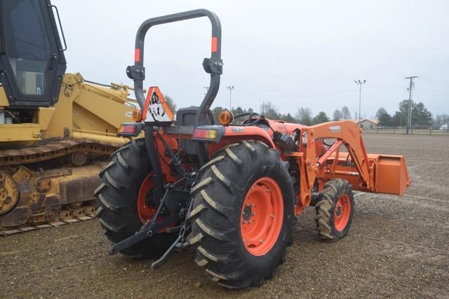 Image of Kubota L4701 equipment image 2