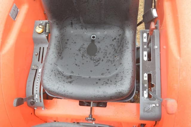 Image of Kubota L4701 equipment image 4