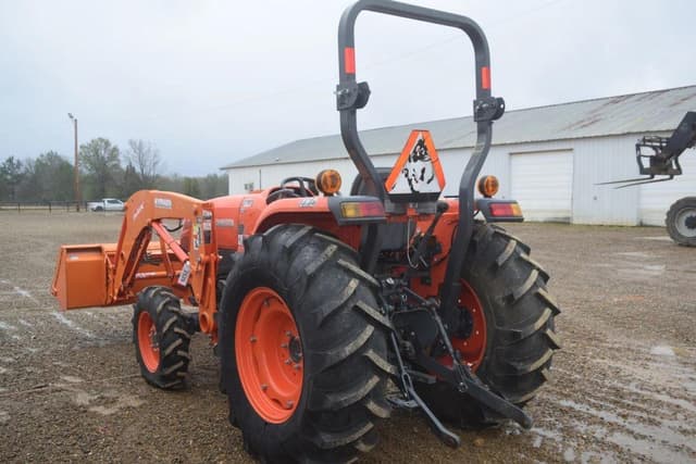 Image of Kubota L4701 equipment image 1