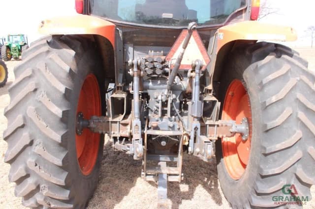 Image of Kubota M135X equipment image 3