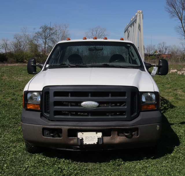Image of Ford F-350 equipment image 1