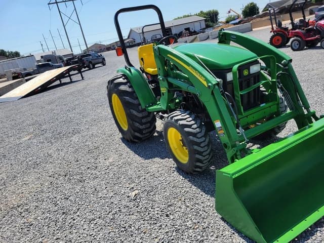 Image of John Deere 4105 equipment image 2