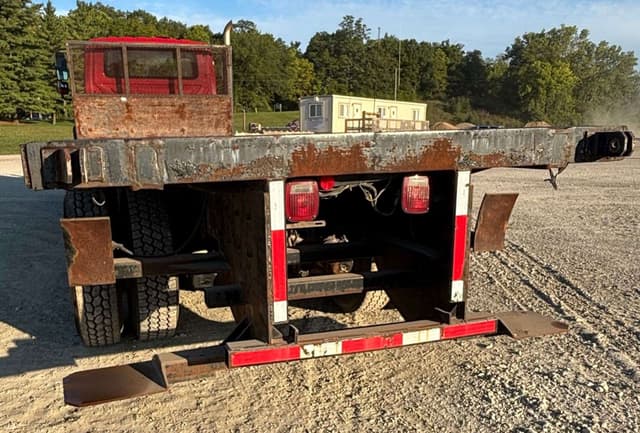 Image of International 7600 equipment image 4