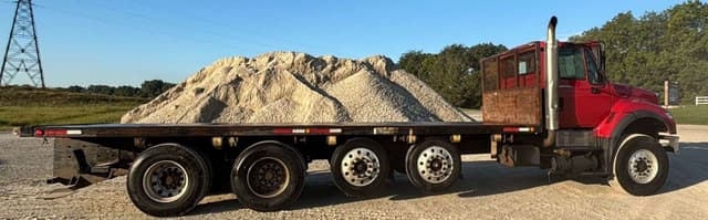 Image of International 7600 equipment image 1