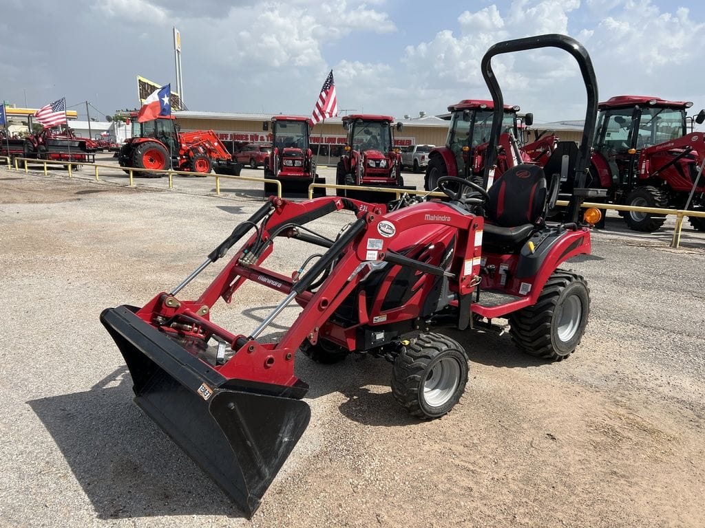 2020 Mahindra eMax 20S HST Equipment Image0