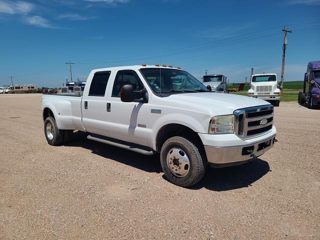 Image of Ford F-350 equipment image 1
