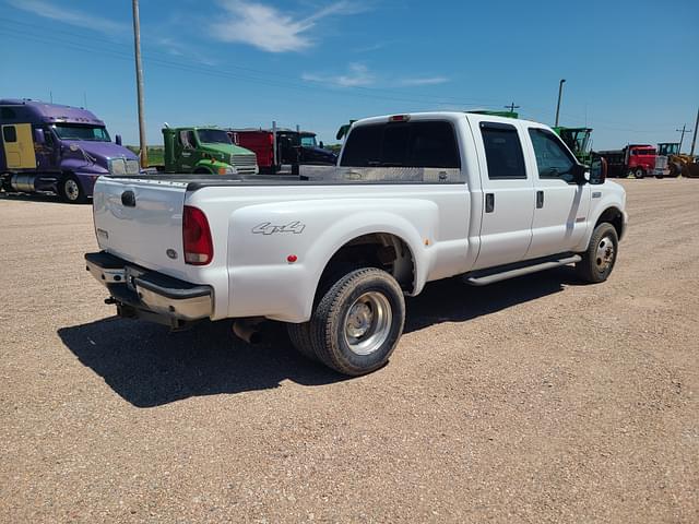 Image of Ford F-350 equipment image 2