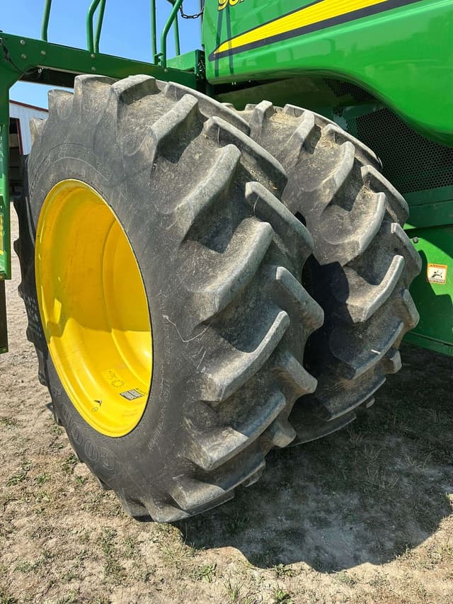 Image of John Deere 9670 STS equipment image 4