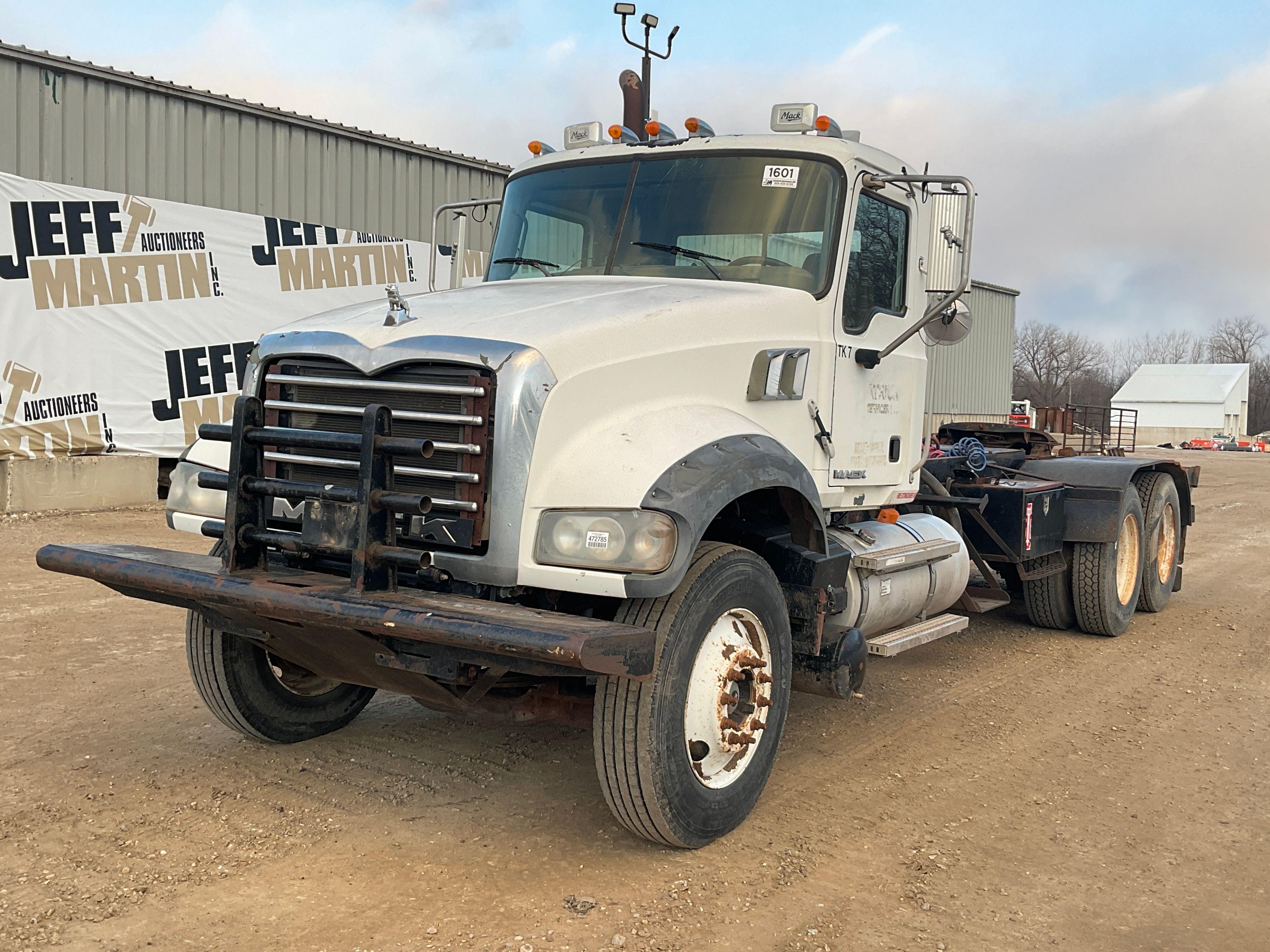 Main image Mack GU713