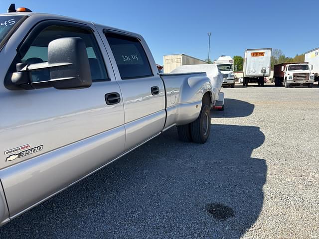Image of Chevrolet 3500 equipment image 2