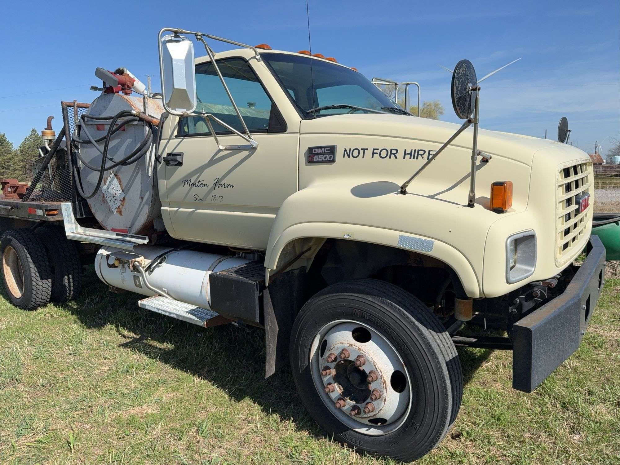 1999 GMC C6500 Equipment Image0