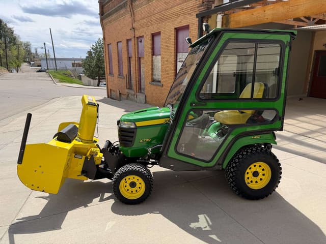 Image of John Deere X739 equipment image 1