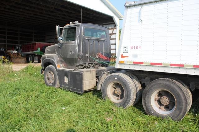 Image of Ford Aeromax L9000 equipment image 2