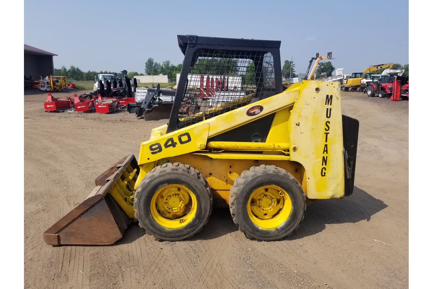 Mustang 940 Equipment Image0