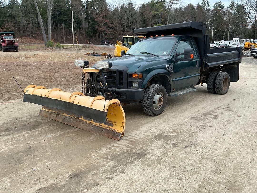 Image of Ford F-350 Primary image