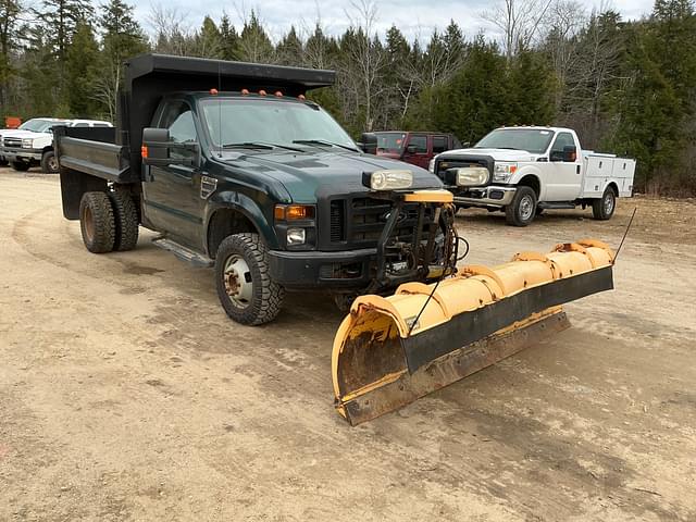 Image of Ford F-350 equipment image 2