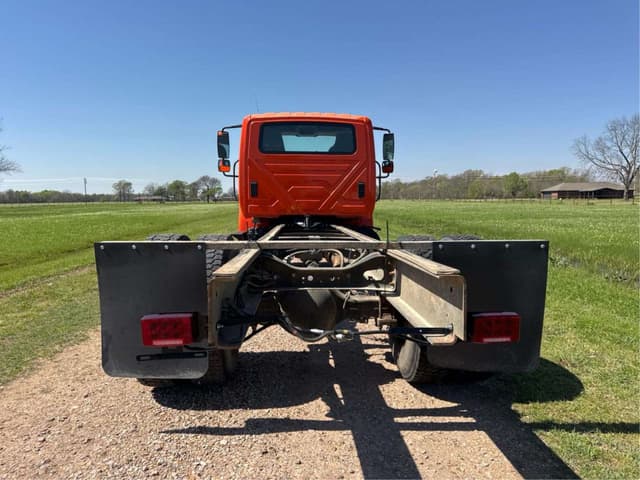 Image of International DuraStar 4400 equipment image 3