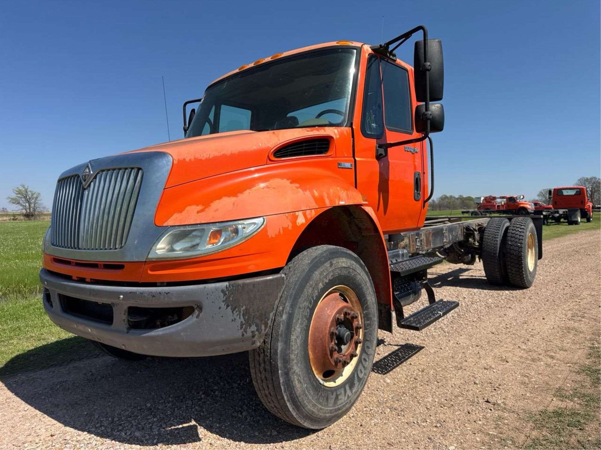 2008 International DuraStar 4400 Equipment Image0