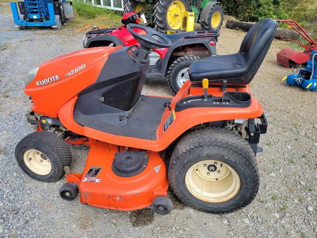 Kubota GR2100 Equipment Image0