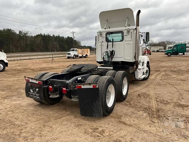 Image of Western Star 4700SF equipment image 4